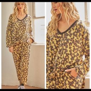 New! Clearance 🔥 2pc Set Leopard print Ultra super Soft